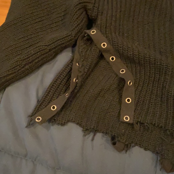 LF Wide arm distressed sweater - Picture 4 of 4